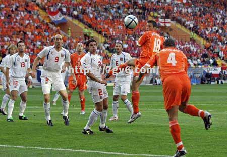 荷兰击败捷克晋级欧洲杯半决赛 荷兰击败捷克晋级欧洲杯半决赛