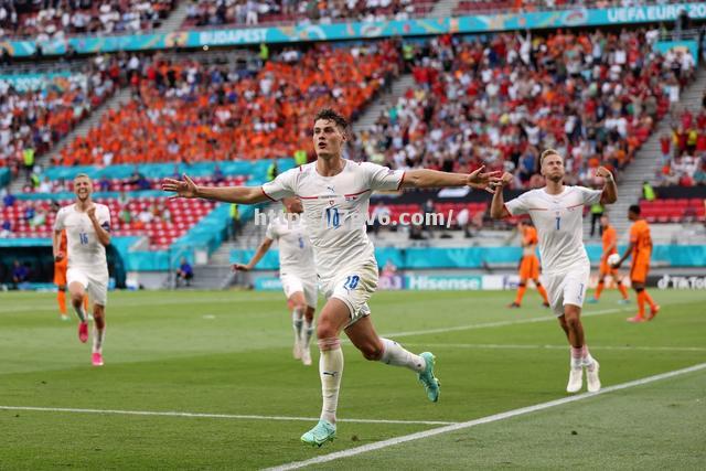 荷兰击败捷克晋级欧洲杯半决赛 荷兰击败捷克晋级欧洲杯半决赛