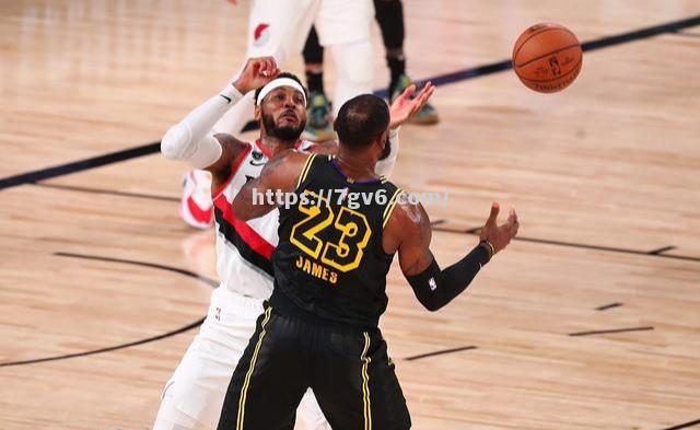 詹姆斯带领湖人队大胜开拓者 詹姆斯带领湖人队大胜开拓者