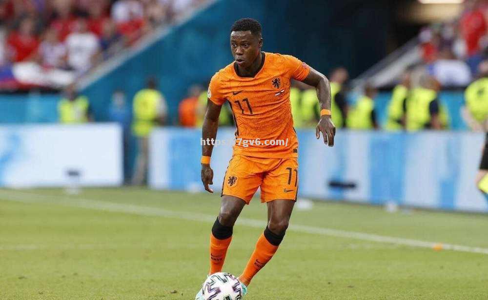 荷兰国脚备受外界关注拒绝回应关于新俱乐部传闻 荷兰国脚备受外界关注拒绝回应关于新俱乐部传闻