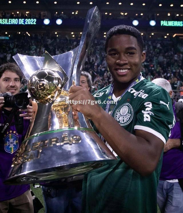 新晋球员崭露头角,表现令人期待 新晋球员崭露头角,表现令人期待