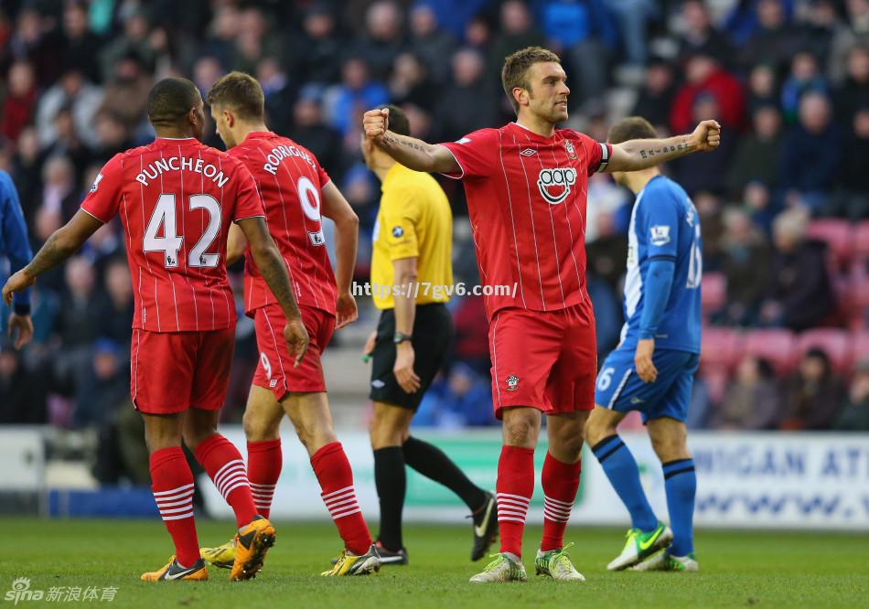 西汉姆联客场告捷,保级希望重燃 西汉姆联客场告捷,保级希望重燃