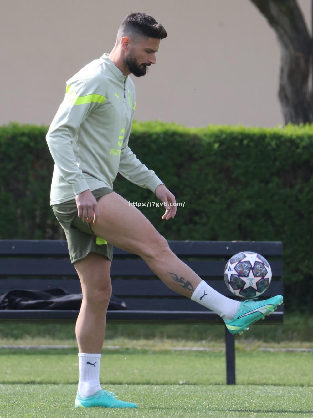 AC米兰球员状态佳,备战下轮比赛信心满满 AC米兰球员状态佳,备战下轮比赛信心满满