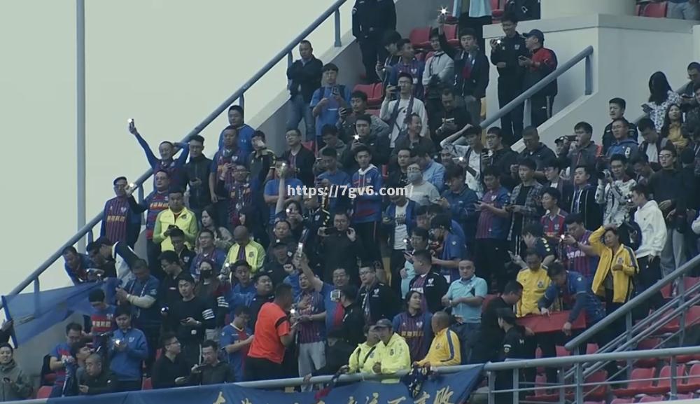 国内足球热战再次上演,球场风云变幻莫测 国内足球热战再次上演,球场风云变幻莫测